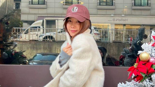채정안, 화이트 테디 코트로 완성한 세련된 겨울 패션… 클래식과 트렌드의 경계
