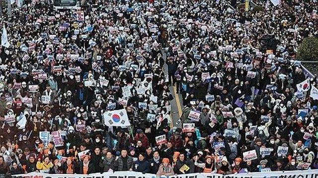 [尹탄핵소추] 44년 전 5·18 항쟁지 광주 금남로서도 시민 환호성