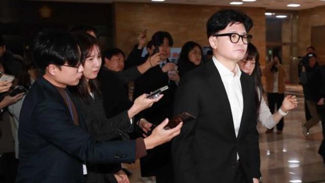 韓 사퇴설 일축에도…與최고위원 5명 줄사퇴[尹탄핵소추]