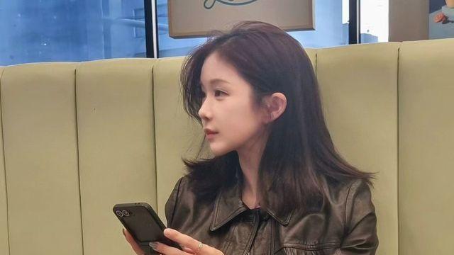 조현영, 레더 재킷으로 완성한 '세련된 모던룩'…눈길 사로잡는 스타일