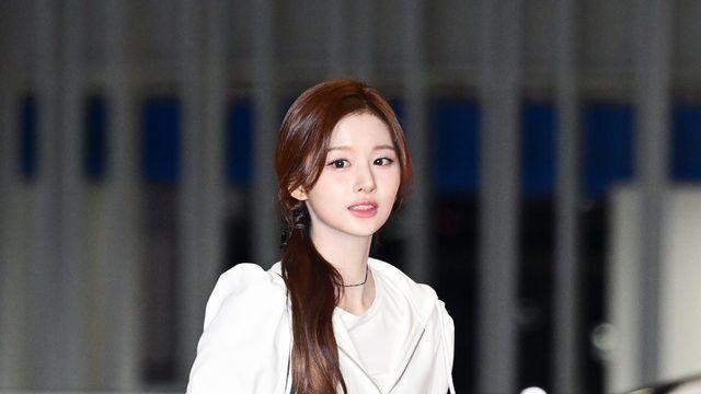 설윤, 우아함과 사랑스러움이 어우러진 공항 패션 선보여
