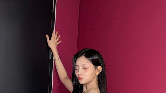 비비지 엄지, 화이트 크롭탑+데님으로 뽐낸 개미허리&애플힙