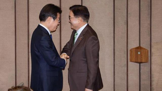 이재명·한동훈 제쳤다...정치인 신뢰도 1위는 놀랍게도 바로 '이 사람'