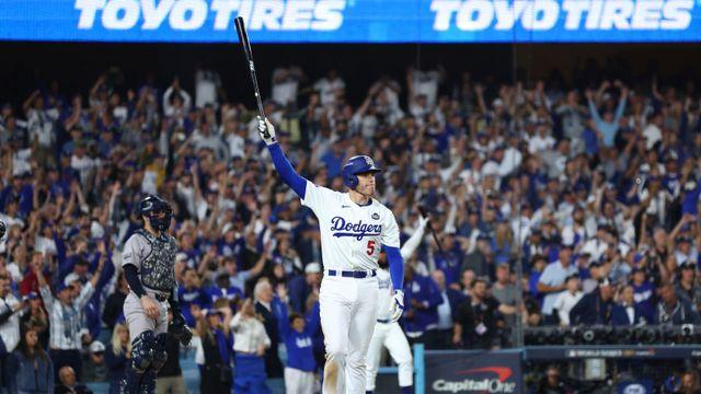 프리먼 역대 최초 WS 끝내기 만루포 기념구, 22억원에 낙찰...역대 3위