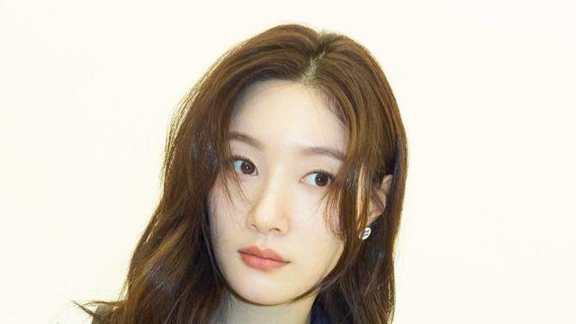 정채연, 레트로와 프레피의 조화…'겨울 소녀' 감성 완성  