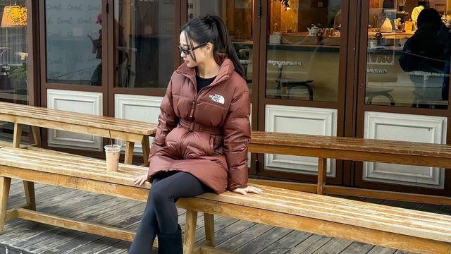 손연재, 허리 벨트 디테일이 돋보이는 세련된 패딩 스타일링