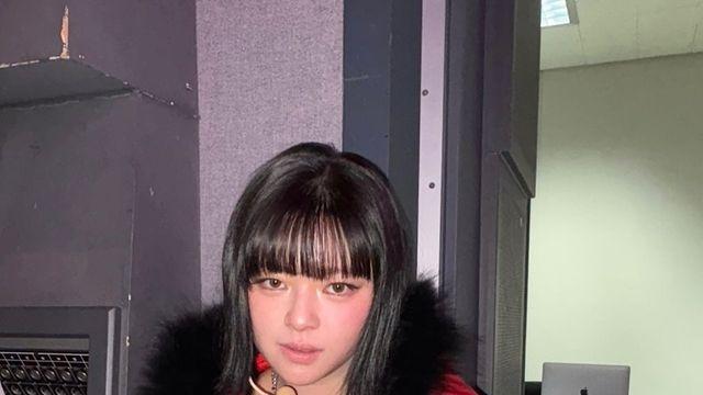 트와이스 정연, 올블랙 단발+레드 퍼 재킷…크리스마스 무드 물씬