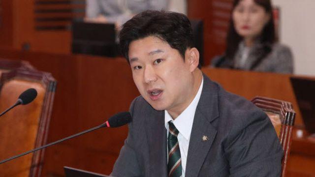 與 진종오 “’탄핵 반대표 던졌다’는 발언 보도는 명백한 허위”