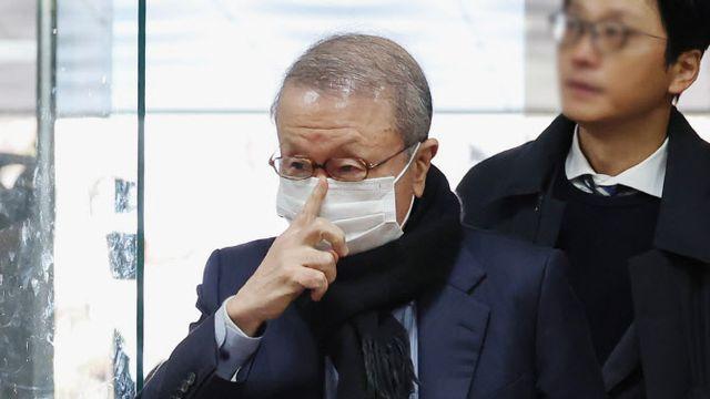 검찰, 200억대 횡령 홍원식 전 남양유업 회장 구속기소