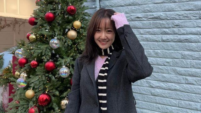 진지희, 클래식한 블랙 코트에 포인트 삭스…겨울 감성 '끝판왕'