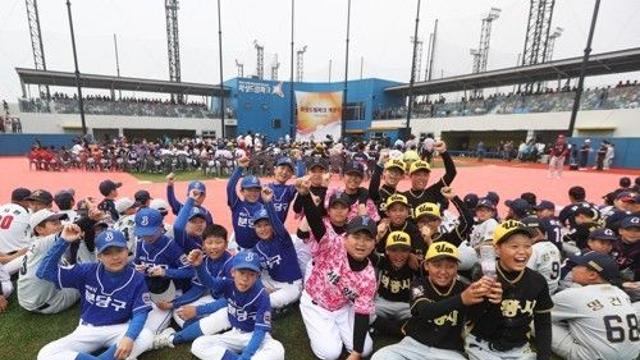 리틀야구연맹 회장 선거, 유승안 현 회장 vs 배우 김승우 2파전