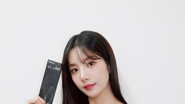 권은비, 블랙 오프숄더+애니멀 패턴…유니크한 믹스매치 완성