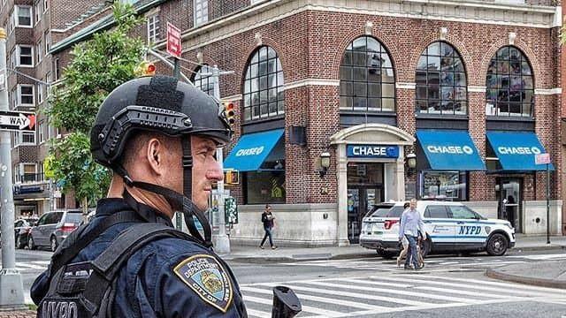 미국 경찰과 한국 경찰 유니폼