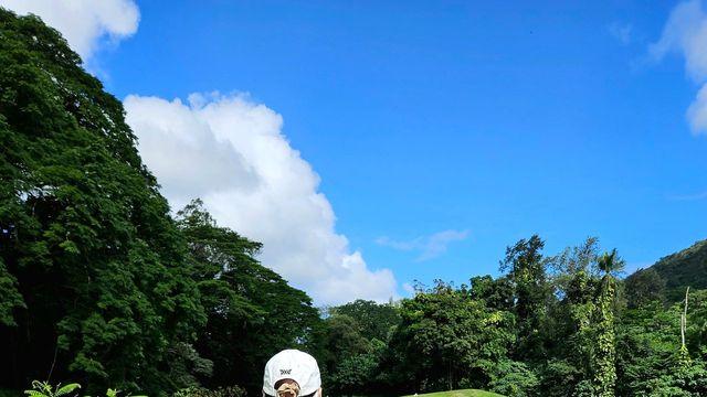 구잘, 심플하면서도 세련된 플리츠 스커트로 완성한 '러블리 스포티룩'