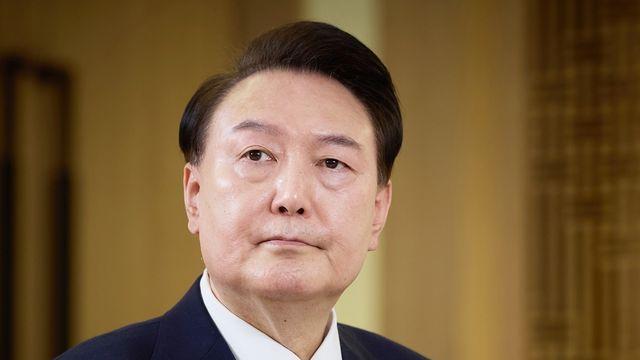 검찰, 무속인 건진법사 전격 체포…정치자금법 위반 혐의