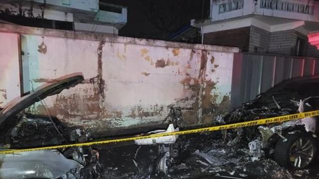 지인 오토바이에 불질러 근처 승용차 2대도 태워 …60대 체포