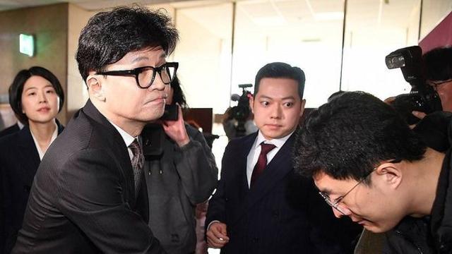 한동훈 대표직 사퇴한 뒤...친한계 의원들과 저녁식사 자리서 한 말