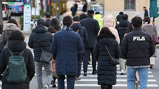 [내일날씨] 기온 뚝 떨어지고 찬바람…일부 지역 눈비