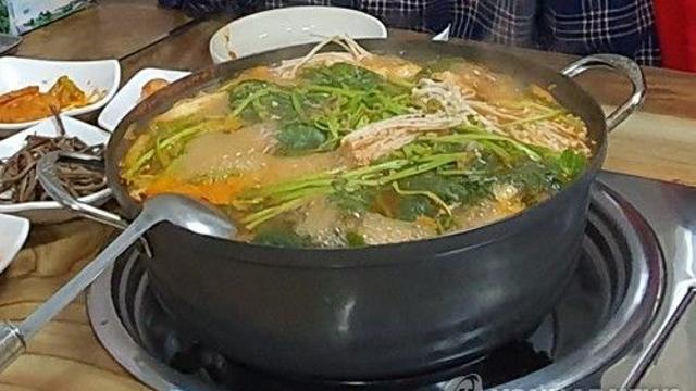 식당서 어머니와 말다툼한 30대, 말리자 매운탕 뒤엎고 난동