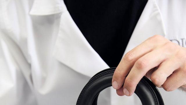 디올, 블랙 레더로 완성한 새로운 레이디 디올 백 공개