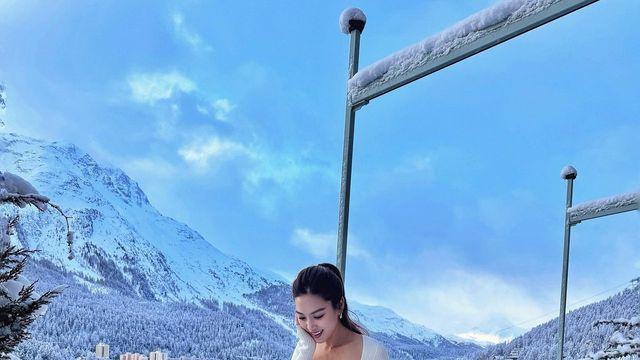 김희정, 눈부신 올화이트룩…겨울에도 빛나는 '우아한 스노우 퀸'