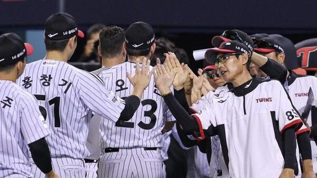 LG, 샐러리캡 초과… '1회 초과분의 50%' 야구 발전기금 12억원 납부
