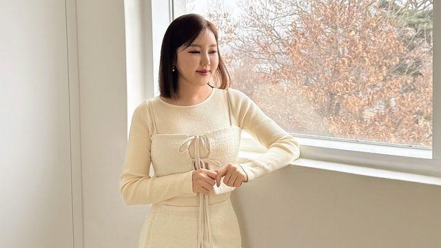 송가인, 아이보리 니트 스커트룩으로 청순미 발산…러블리한 겨울 여신