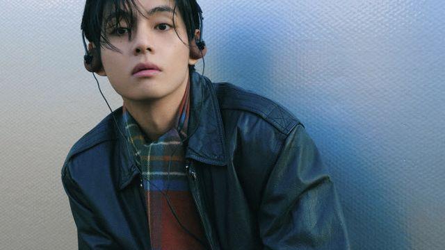 뷔, K팝 가수 최초 美 빌보드 '홀리데이 핫100' 3곡 진입