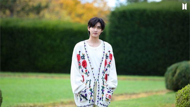 [BTS News] ‘윈터 보이’ 뷔, 美 빌보드 선정 '21세기 대표 겨울 노래'…역대급 시즌송으로 평가