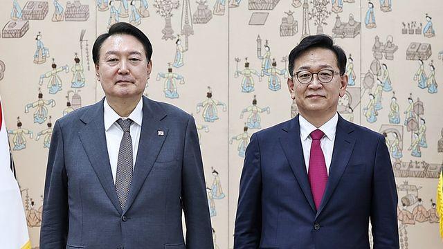 윤석열 대통령 40년지기 변호인 “내란 의도 전혀 없어…대통령 현재 건강, 탄핵 심판 직접 출석 검토”