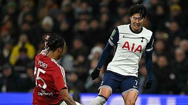 손흥민 미쳤다! '우승합니다' 환상적인 코너킥 결승포 '쾅'…토트넘 맨유 4-3 격파→준결승 진출 [리그컵]