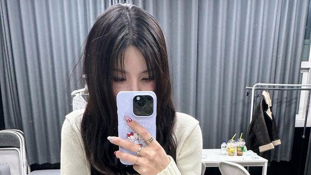 워터밤 여신의 꾸안꾸룩… 권은비, 니트로 완성한 러블리 데일리룩