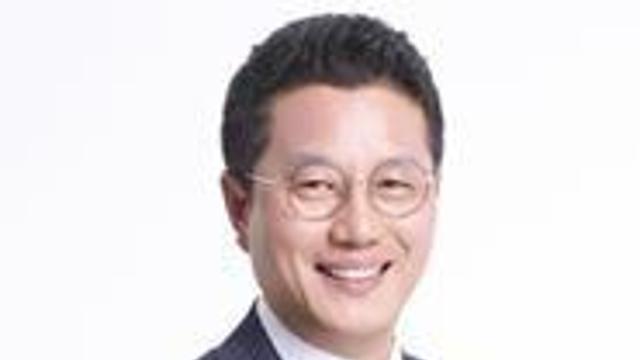 [오피셜] ‘7선 도전’ 변석화 2표 차로 제쳤다…박한동, 대학축구연맹 회장 당선