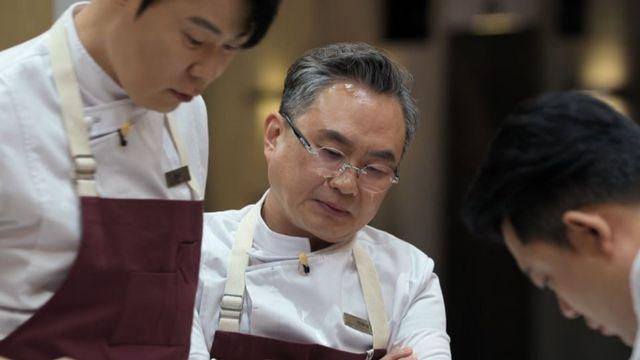 '흑백요리사' 안유성, 명장 명판서 '윤석열' 흔적 없앴다