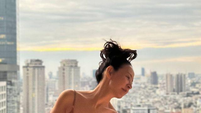 서정희, 열대 패턴 원피스로 완성한 자연스러운 도시 감성