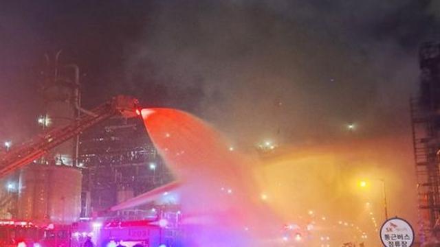 SK에너지 울산공장 화재 2시간 만에 진화…인명피해 없어(종합)