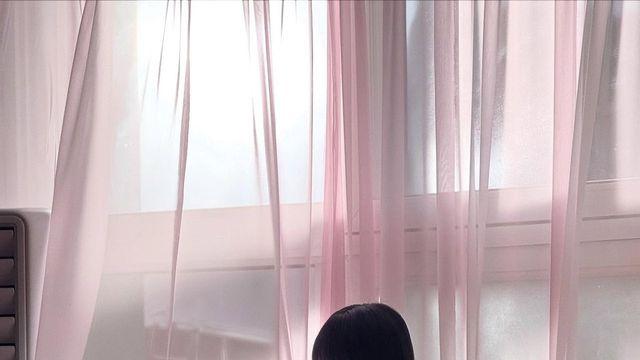 최예나, 스쿨룩으로 완성한 레트로 감성…'지금, 이 순간의 여신'