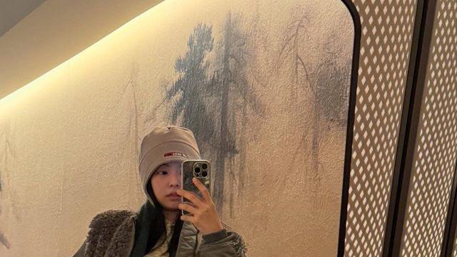 블랙핑크 제니, 항공 점퍼와 퍼 디테일로 완성한 '프렌치 시크'
