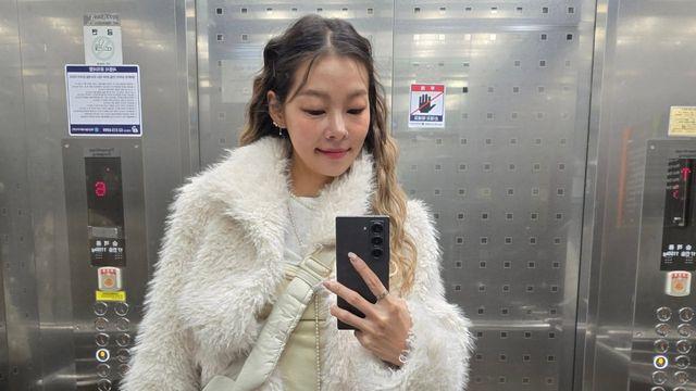 송해나, 화이트 퍼 재킷으로 완성한 겨울 데일리룩