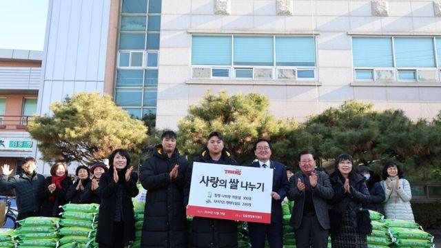 KIA '사랑의 쌀' 3000kg, 연말 맞아 연고지에 전달…한준수·변우혁 사인회도