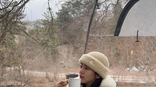 손담비, 뽀글이 패딩으로 완성한 포근한 겨울 산책룩… 임신 중에도 빛나는 패션 센스