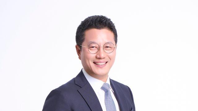 대학축구연맹 수장 24년만에 새 얼굴...박한동 회장 당선