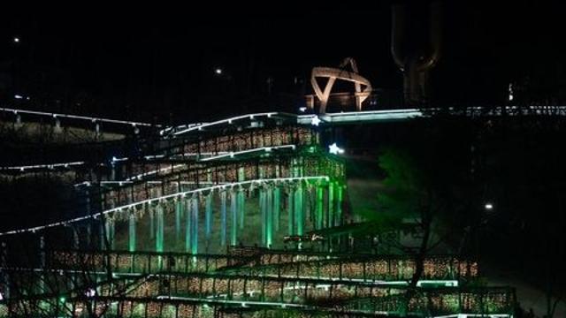 스타벅스·성탄트리…분단 상징서 관광명소된 김포 애기봉