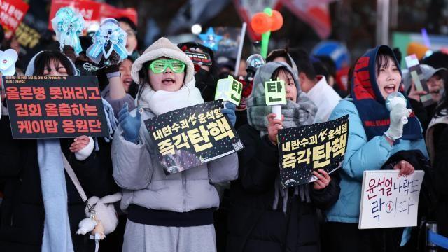 '여풍' 거센 탄핵 집회…여의도 2030 vs 광화문 70대