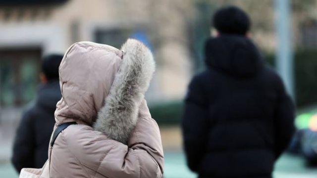 [내일 날씨] '얼어 죽어도 코트' 못하겠네… 영하 12도 '맹추위'