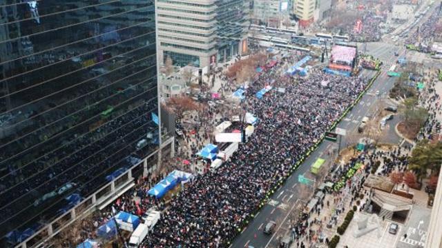 광화문에 집결한 시민들…