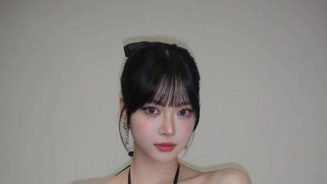 르세라핌 홍은채, 시선을 사로잡는 직각 어깨와 완벽한 각선미