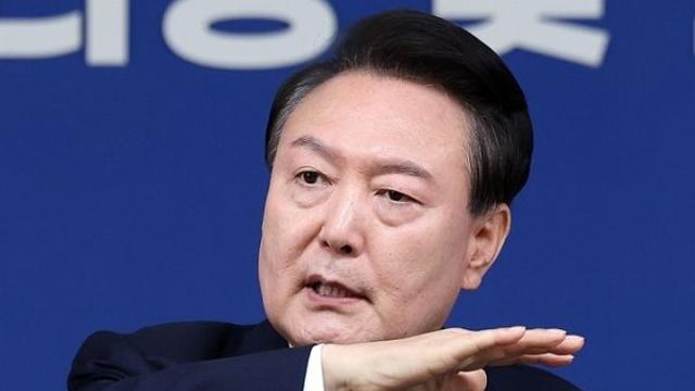 윤 대통령 매머드급 변호인단 윤곽… 비용 부담은 누가?