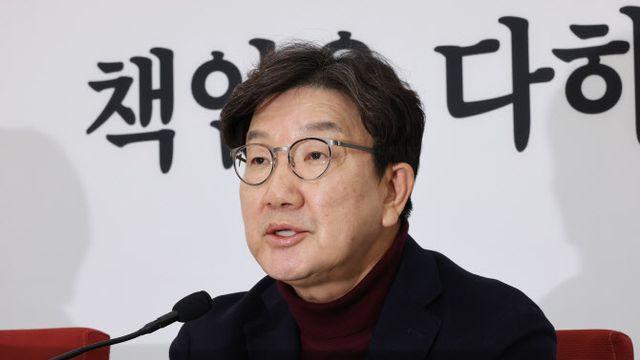 與, '도로 친윤당' 우려에…비대위원장 인선 난항