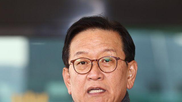 ‘尹 40년지기’ 석동현, 野 고발에 맞불 “내란죄 견해, 입에 재갈”